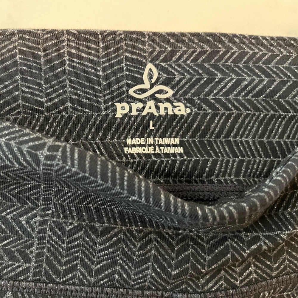 Wmns L Prana yoga pants, capri length, excellent preowned condition
